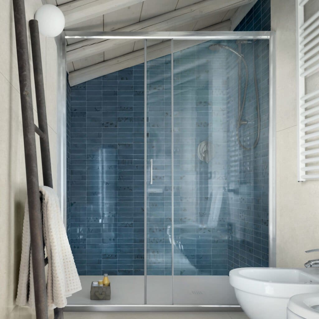 Blå vægfliser med mønster til badeværelset